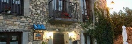 Ana de las Tejas Azules