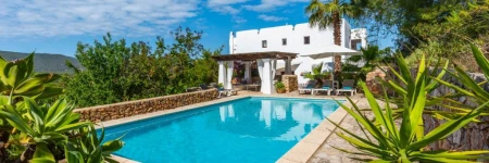 Casa de campo con piscina-relax en Ibiza