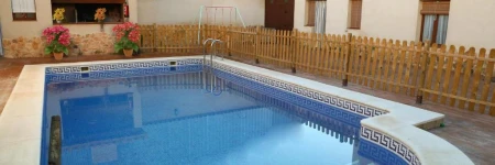 Casa Rural la Quinteria de Sancho piscina para tres apartamentos