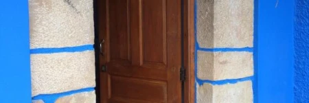 La casita azul entre playas y montañas