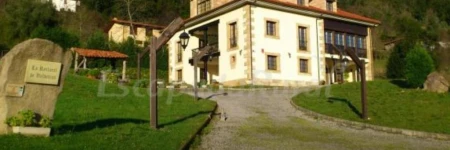 La Rectoral de Valdedios.Casa rural con chimenea