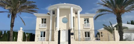 Luxus Villa, direkt am Mittelmeer mit Sandstrand