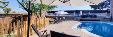 Preciosa villa para grupos grandes con piscina y BBQ