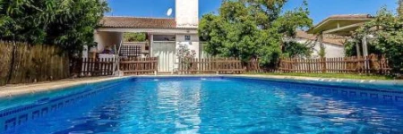 Spacious Villa with Private Pool in Valdecaballeros