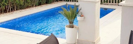 Villa mit privatem Pool, zentrumsnah