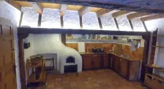 Gran cocina con horno de leña