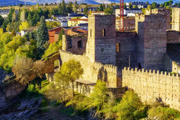 lugares de interes buitrago castillo medieval su muralla puesta sol otonal