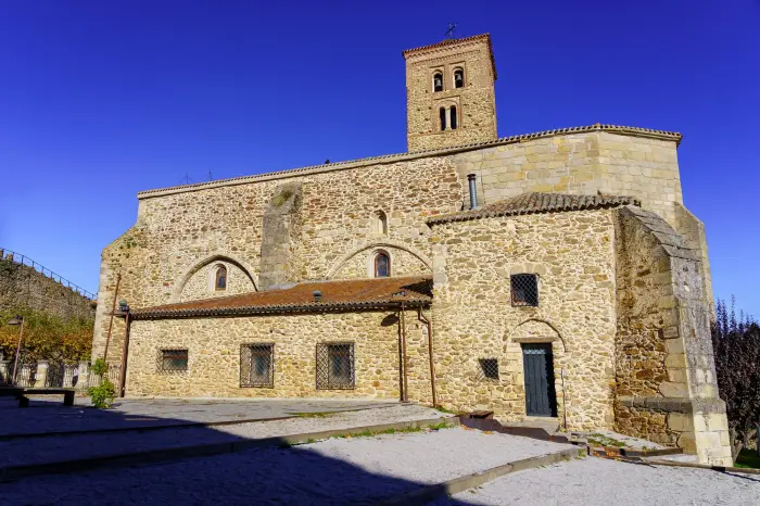 lugares de interes buitrago iglesia medieval piedra torre campanario