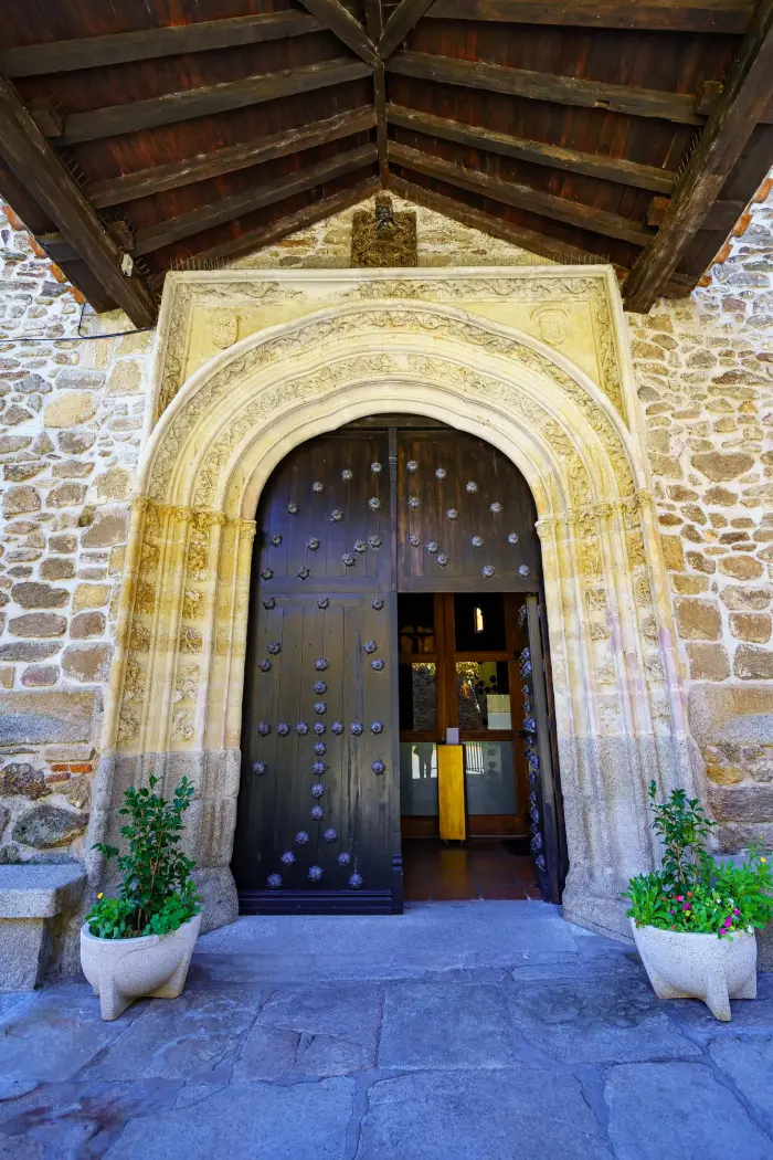 lugares de interes buitrago puerta acceso iglesia romanica ciudad